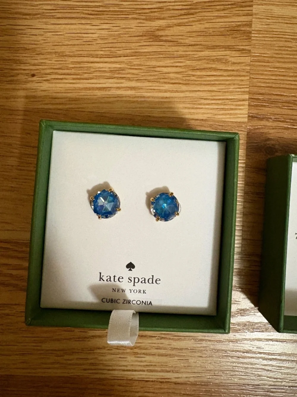 NIB Kate Spade bright ideas stud earrings